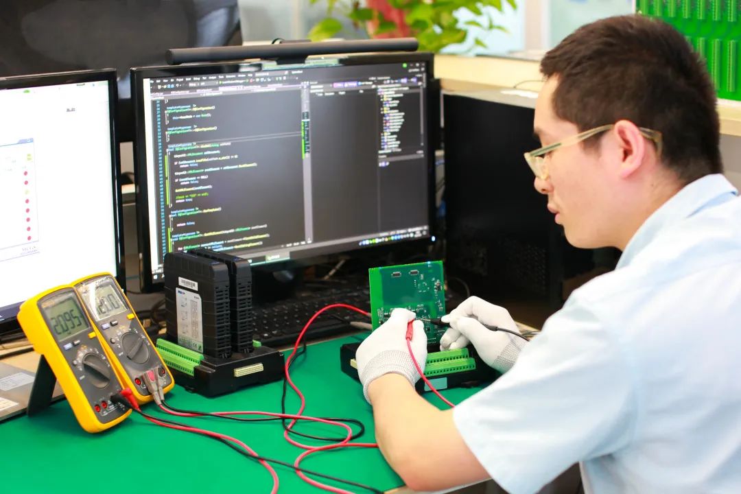 1656991832736439MPWW.jpg 1656991832736439MPWW.jpg