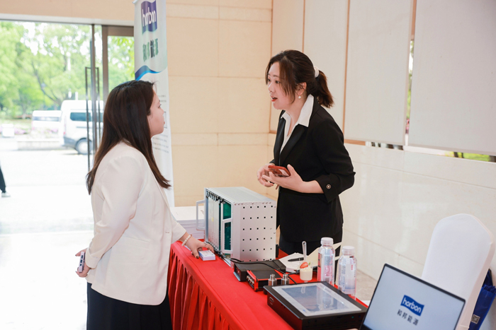 1713778591225910kAMB.jpg 000A1406fghjhg.jpg